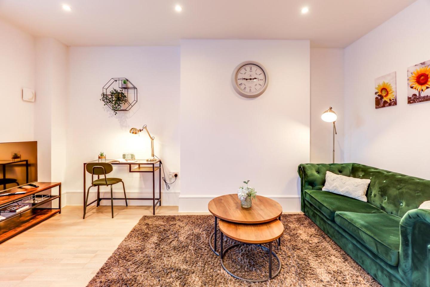 Апартаменты Hertfordshire's Luxury House *